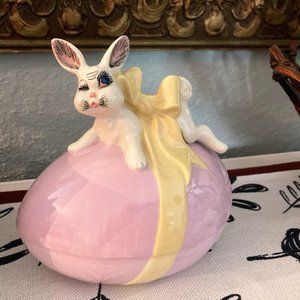 Easter Weird Unusual Vintage Atlantic Mold Ceramic Egg with Flirtatious Rabbit